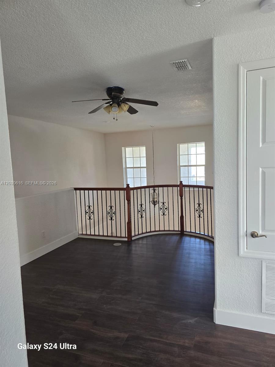 NORTH SHORE VLG - Residential