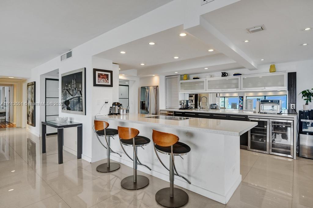 CRICKET CLUB CONDO - Residential
