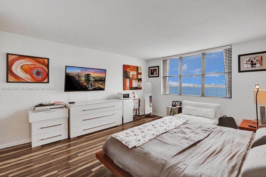 CRICKET CLUB CONDO - Residential