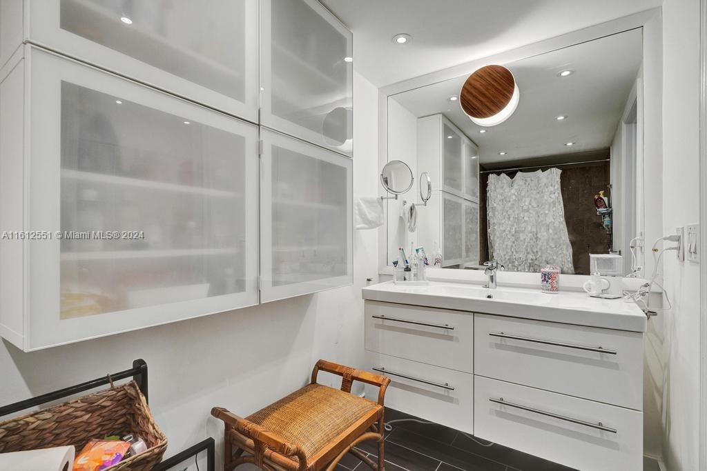 CRICKET CLUB CONDO - Residential