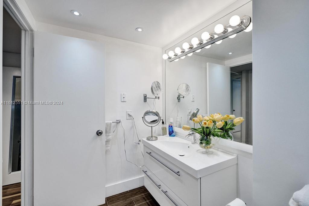 CRICKET CLUB CONDO - Residential