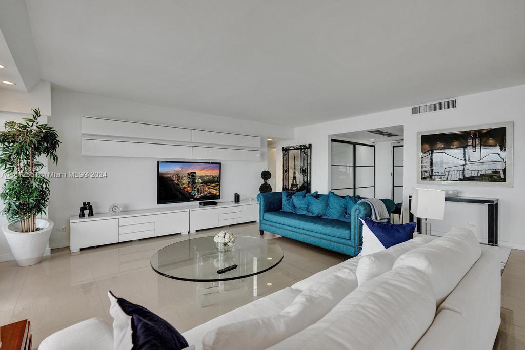CRICKET CLUB CONDO - Residential