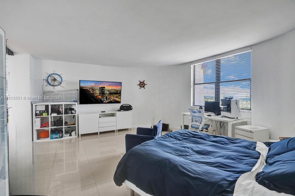 CRICKET CLUB CONDO - Residential