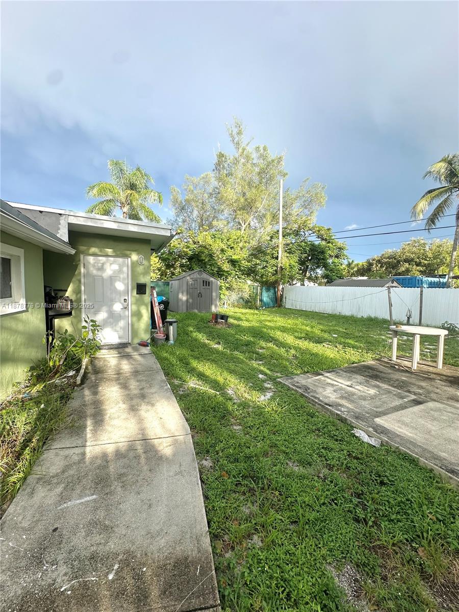 LAUDERDALE MANORS AMEND - Residential