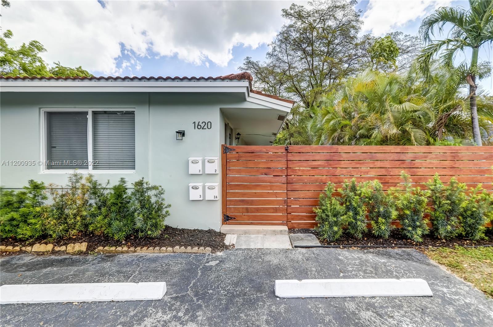 LAUDER-GATE - Residential Income