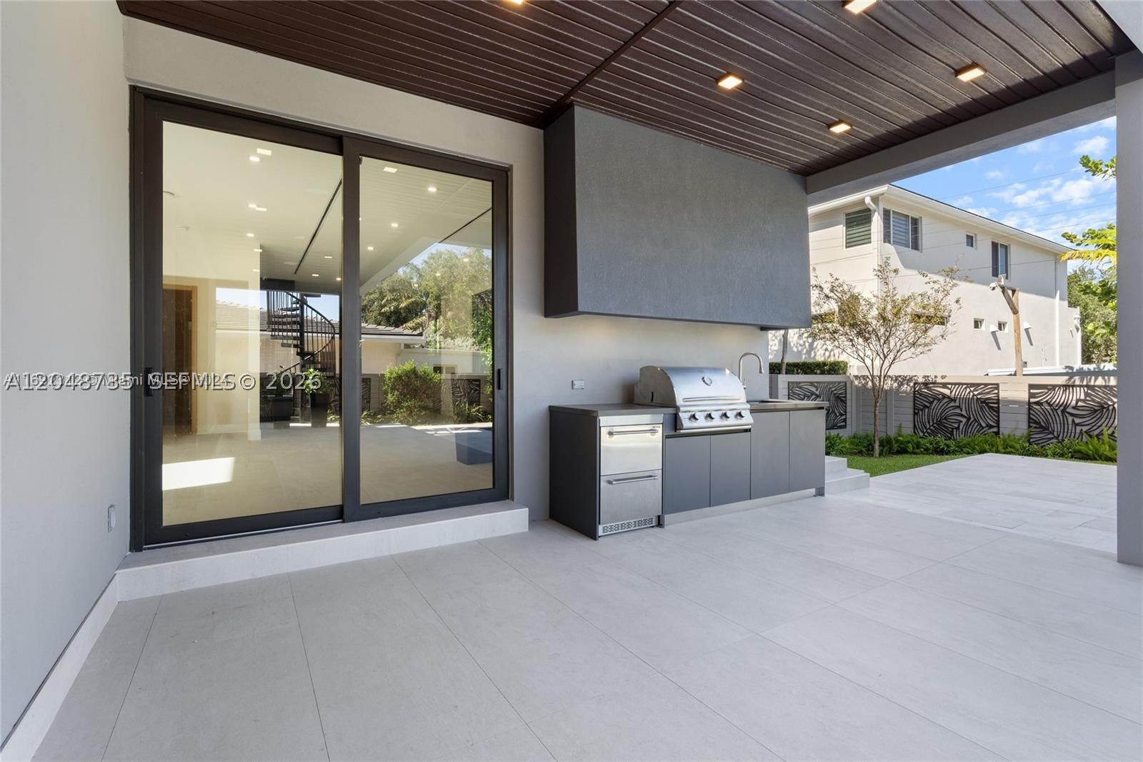 RIO VISTA ISLES - Residential