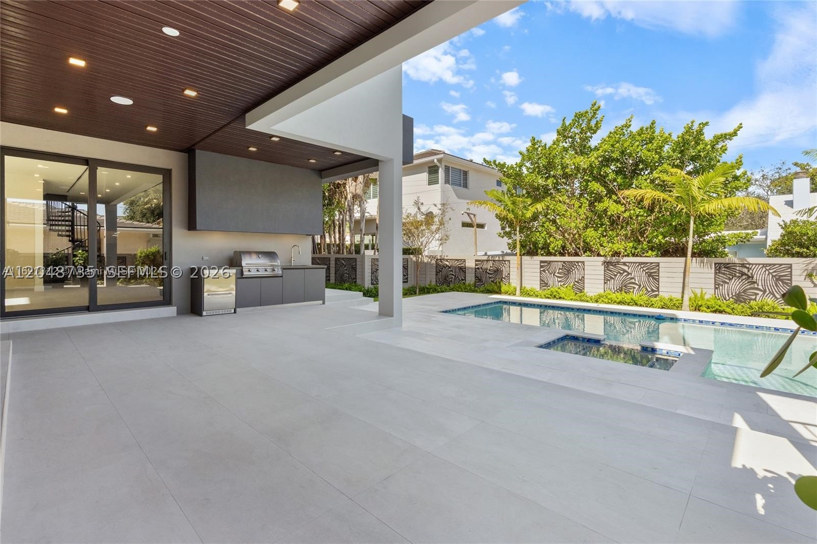RIO VISTA ISLES - Residential