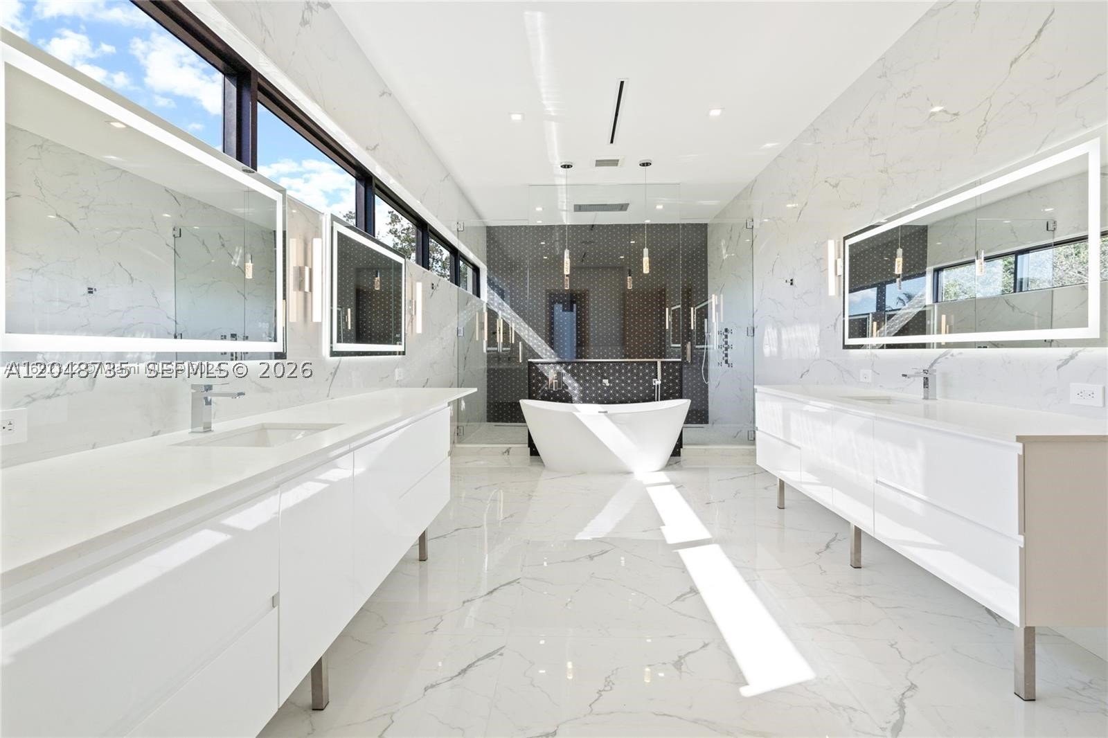 RIO VISTA ISLES - Residential