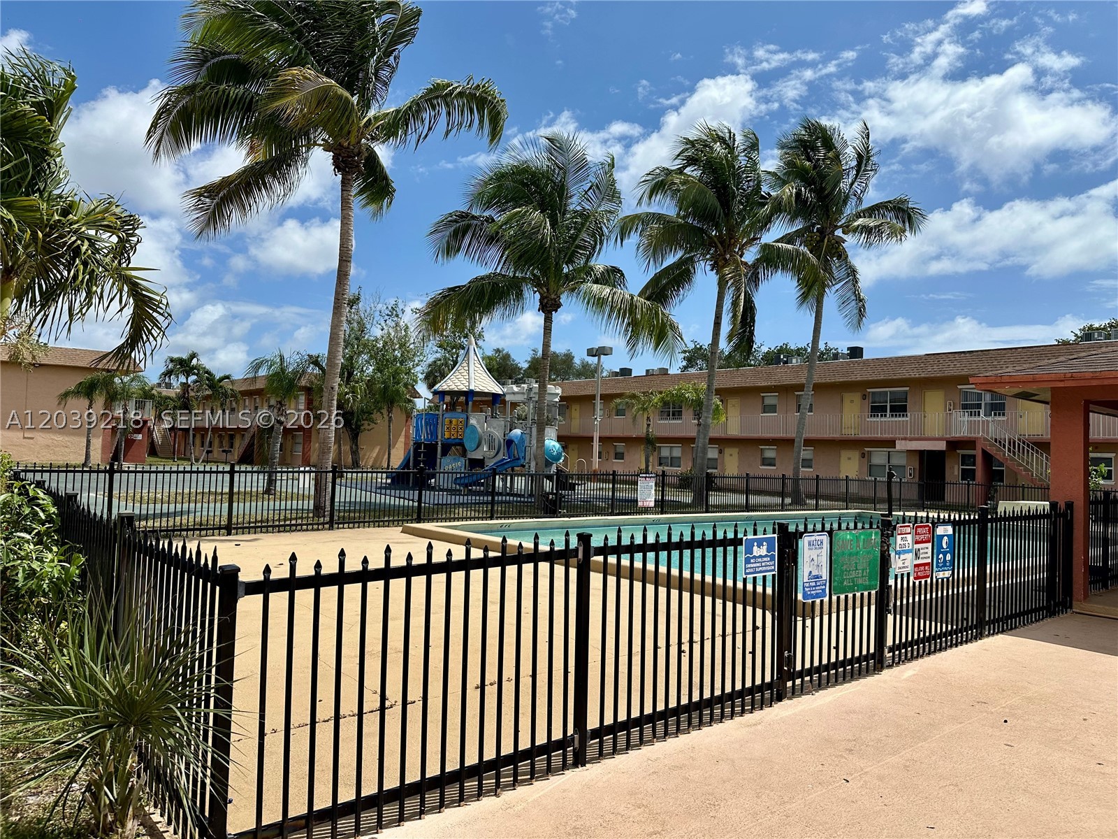 COURTS AT OAKLAND PARK - Residential Lease