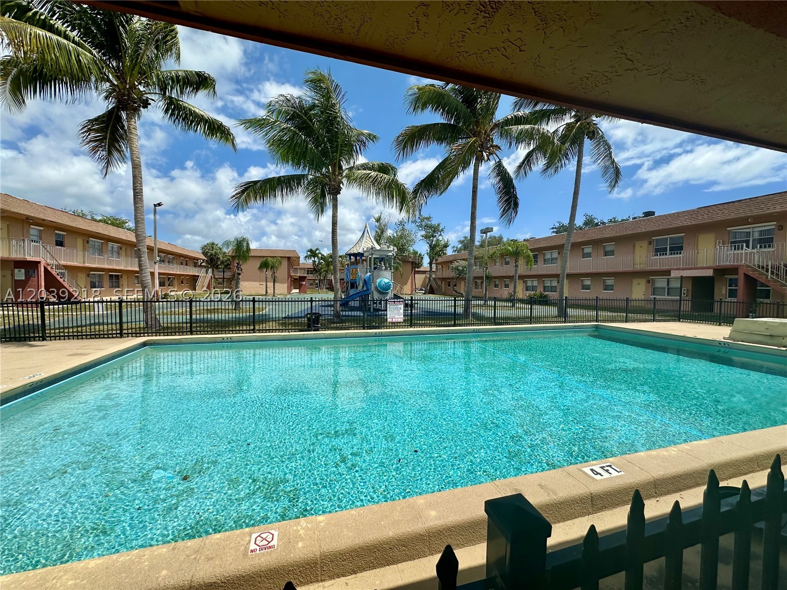 COURTS AT OAKLAND PARK - Residential Lease