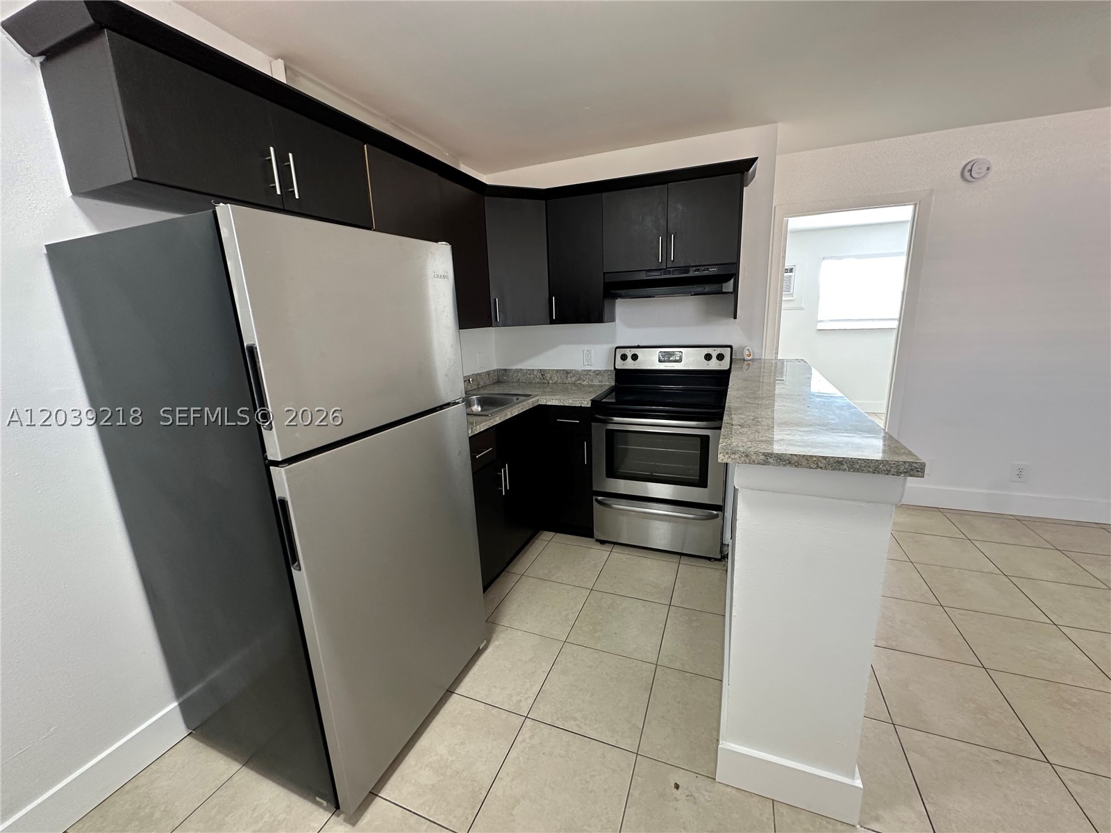 1 Bedroom 1 Bath centrally located in Oakland Park, onsite management, community pool , playground, no minimum credit required.