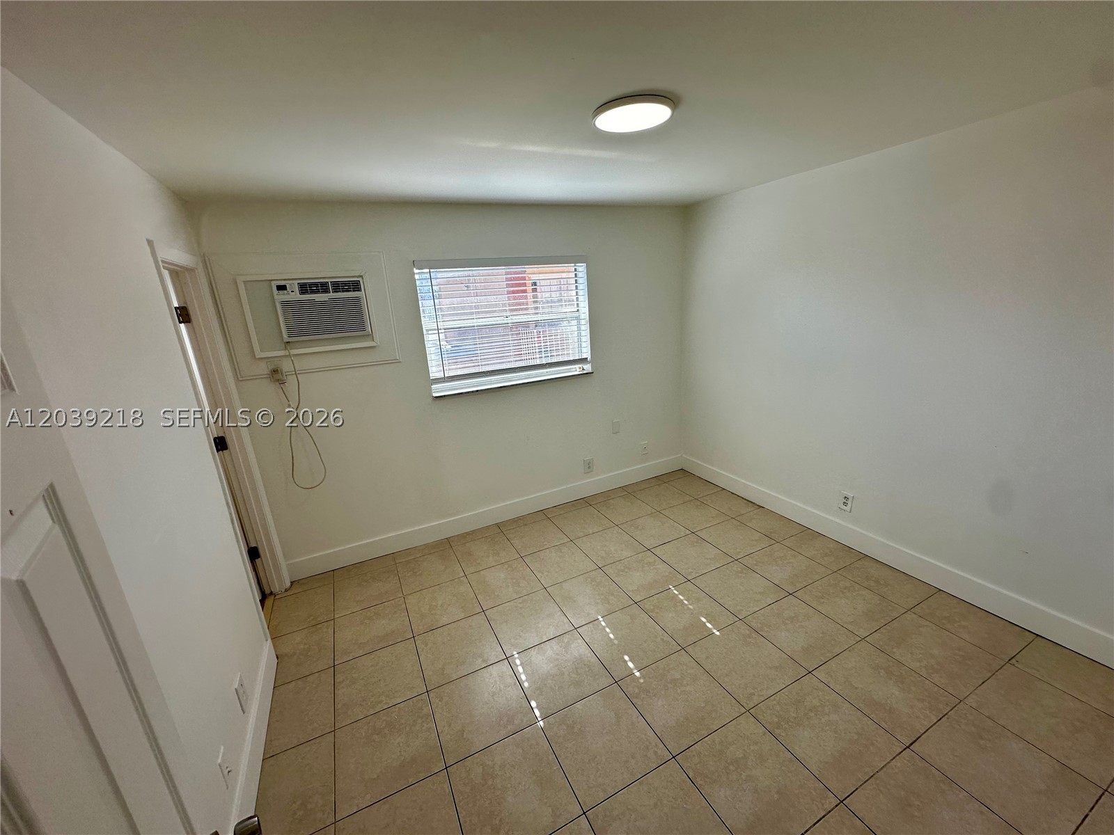 COURTS AT OAKLAND PARK - Residential Lease