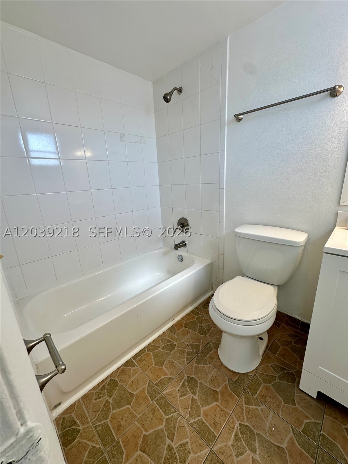 COURTS AT OAKLAND PARK - Residential Lease