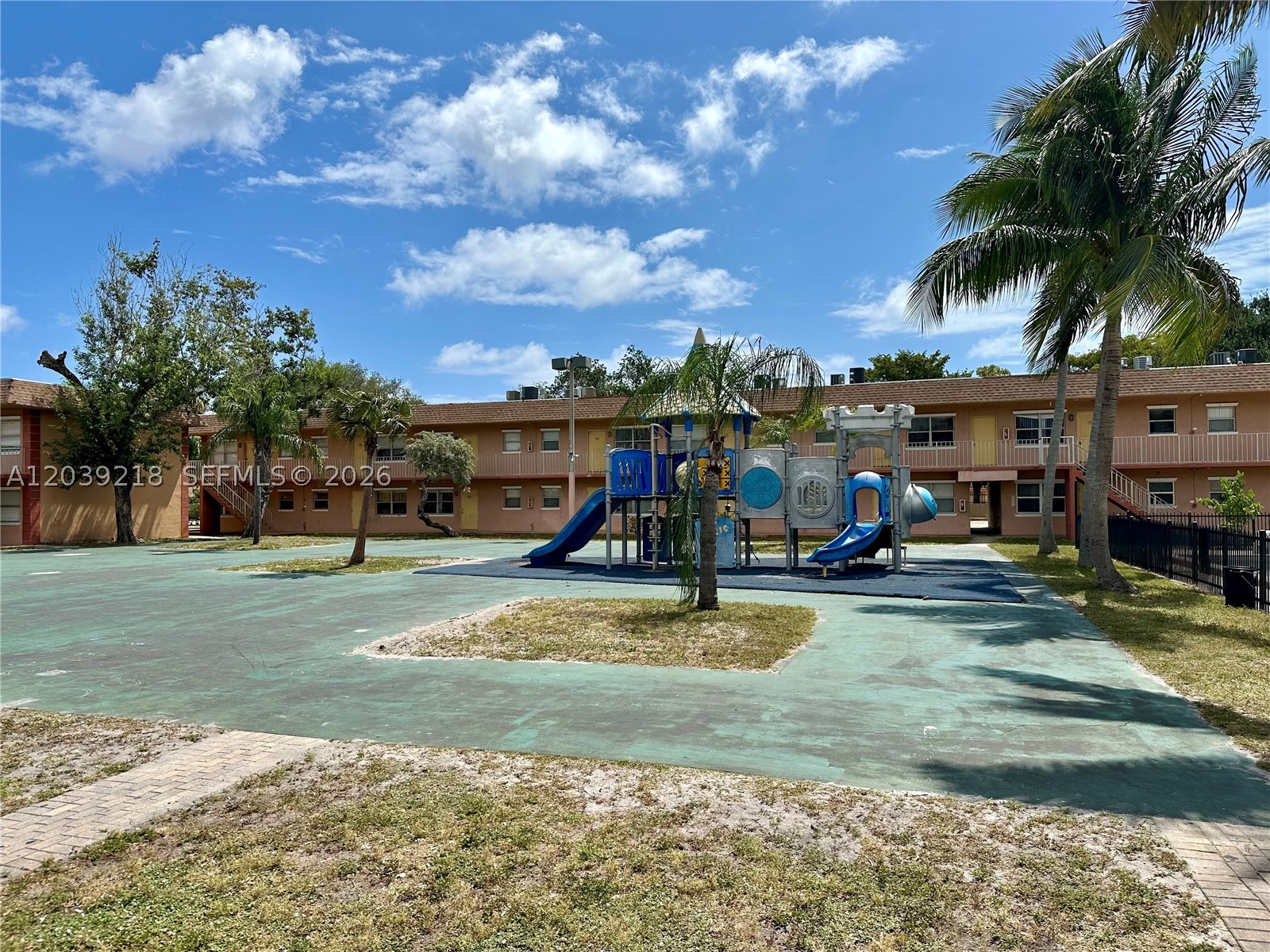 COURTS AT OAKLAND PARK - Residential Lease