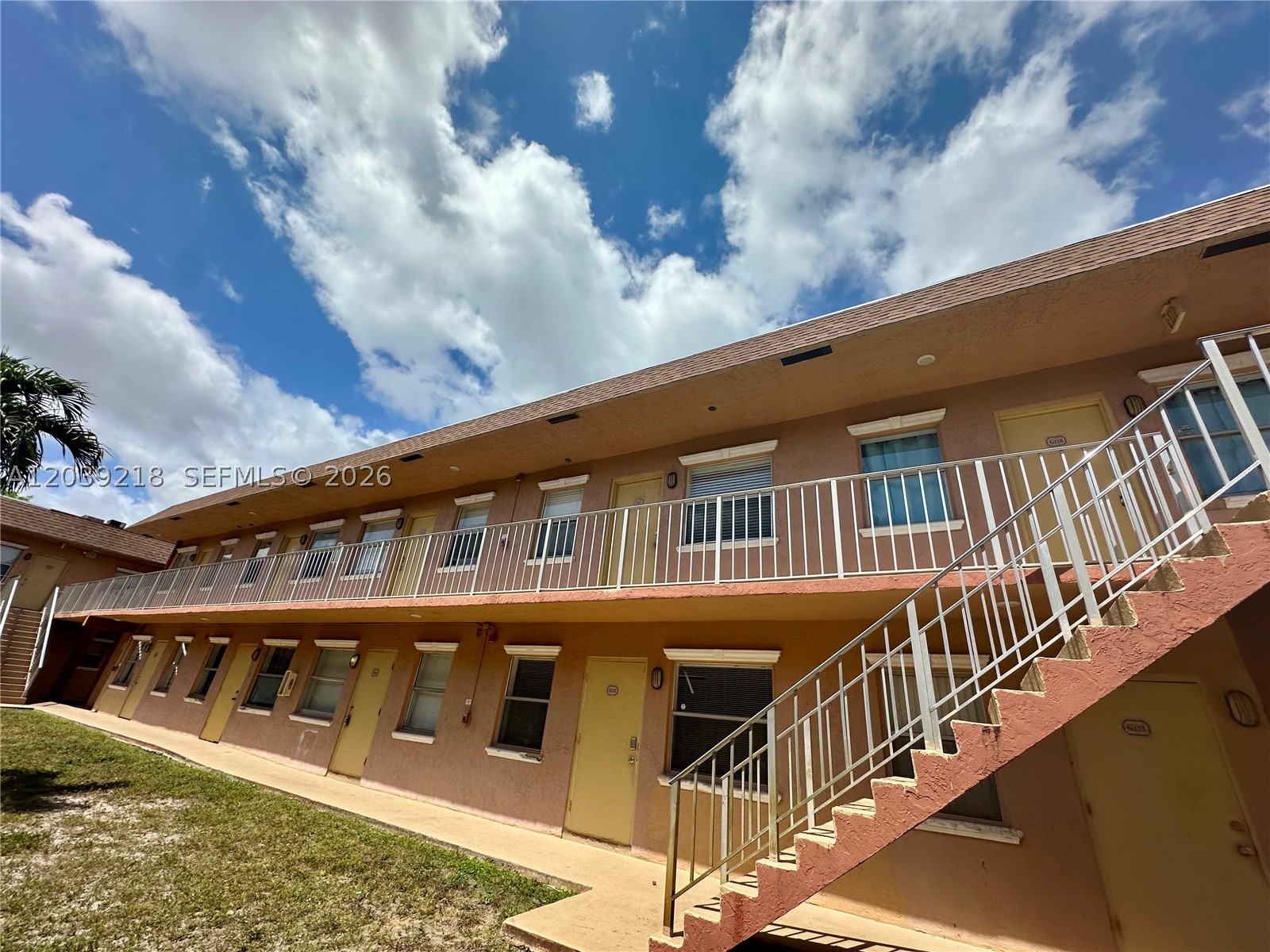 COURTS AT OAKLAND PARK - Residential Lease
