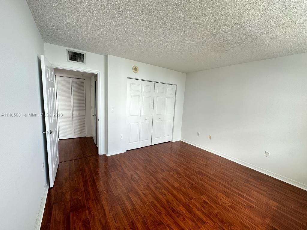 THE MARK ON BRICKELL COND - Residential Lease