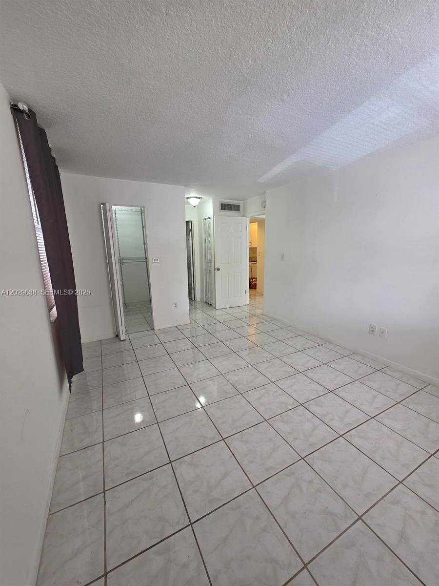 PROMENADE AT KENDALE LAKE - Residential Lease