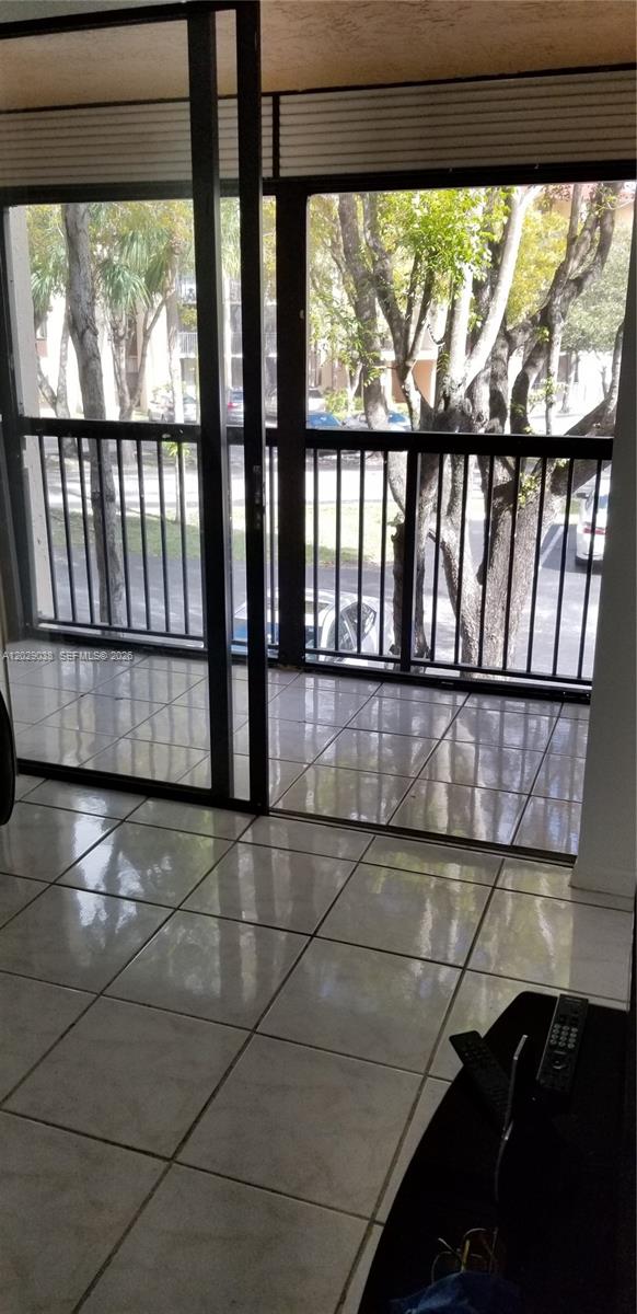 PROMENADE AT KENDALE LAKE - Residential Lease
