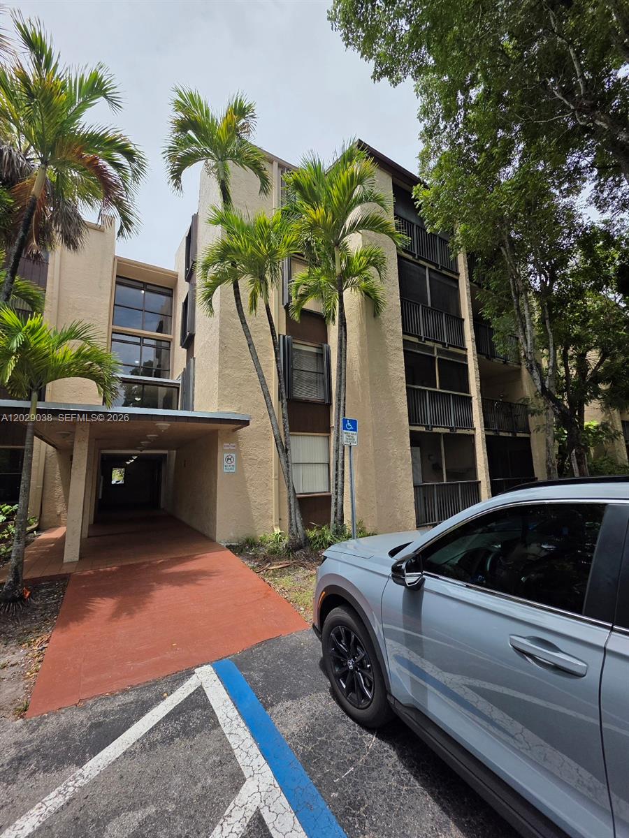 PROMENADE AT KENDALE LAKE - Residential Lease