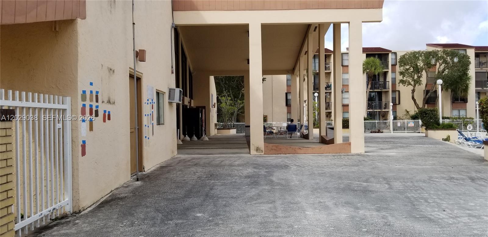 PROMENADE AT KENDALE LAKE - Residential Lease