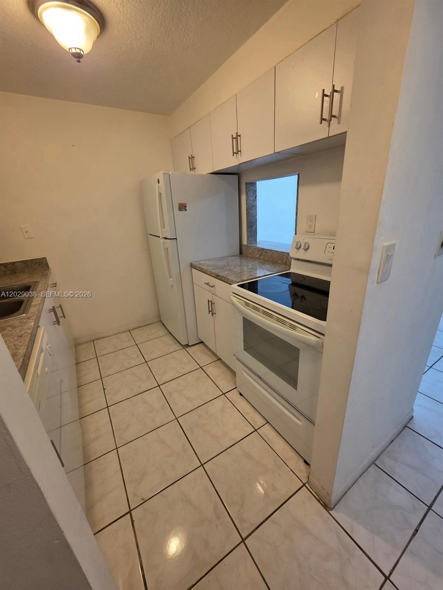 PROMENADE AT KENDALE LAKE - Residential Lease