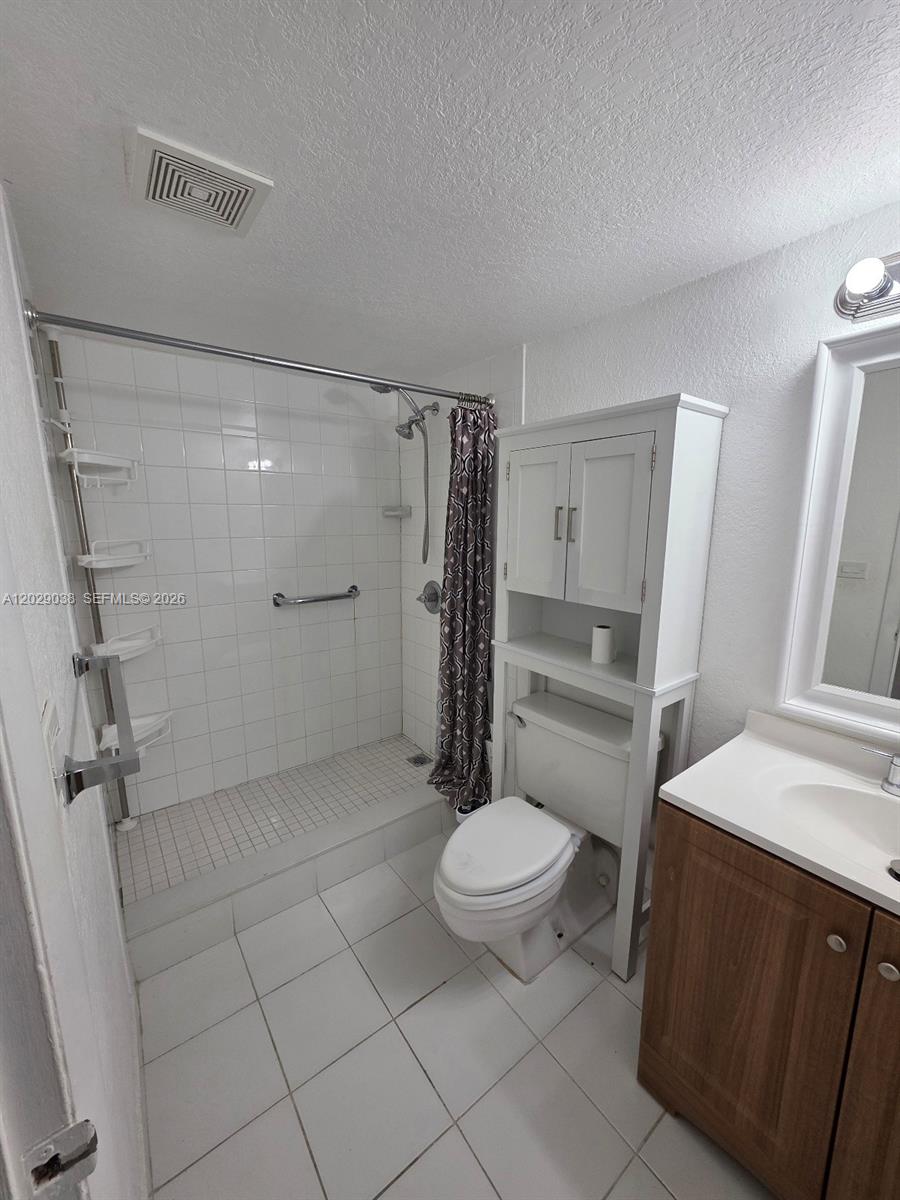 PROMENADE AT KENDALE LAKE - Residential Lease