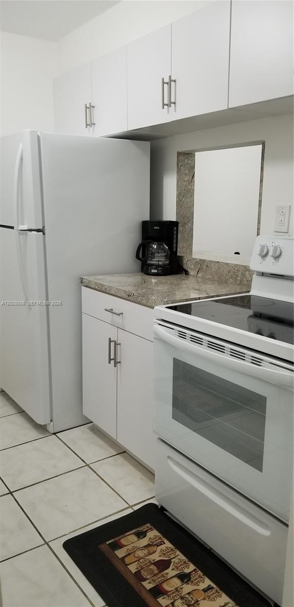 PROMENADE AT KENDALE LAKE - Residential Lease