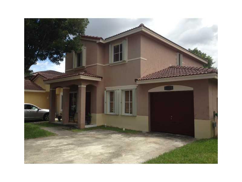 Great 3 bed/2.5 bath villa with attached 1 car garage. Ceramic flooring 1st floor, Pergo second floor, storage shed, accordion shutters. Per listing agreement, all offers must be presented along with rental application, criminal background check, credit r eport min 650 credit score. Tenant gross monthly income should be 2.5 to 3 TIMES monthly rental rate and proof of income.