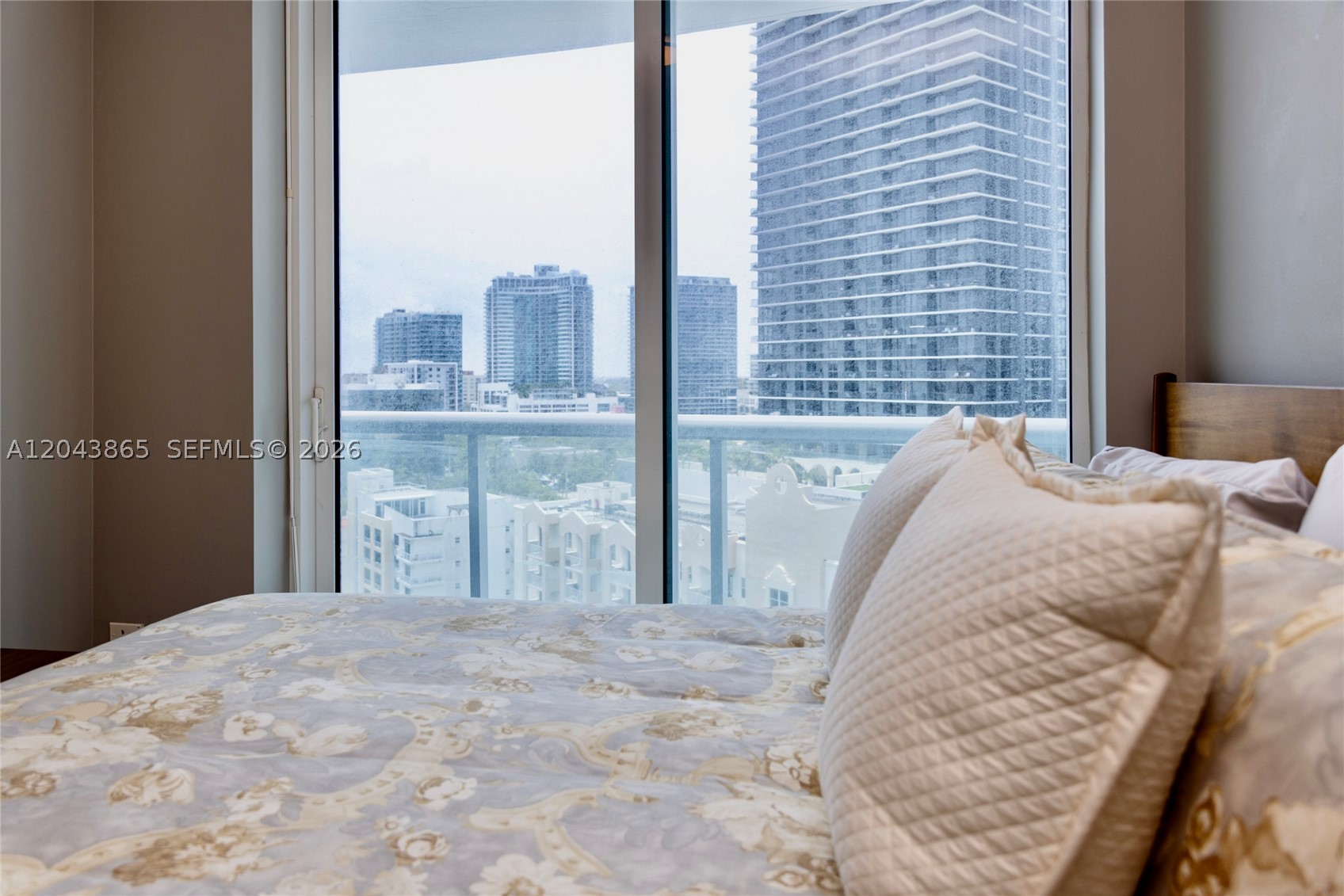 Platinum CONDO - Residential