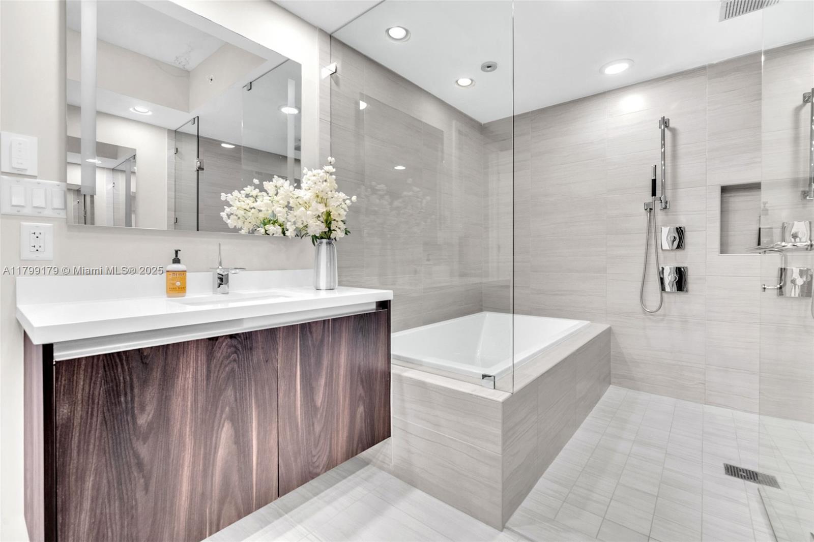 RIVA CONDOMINIUM - Residential