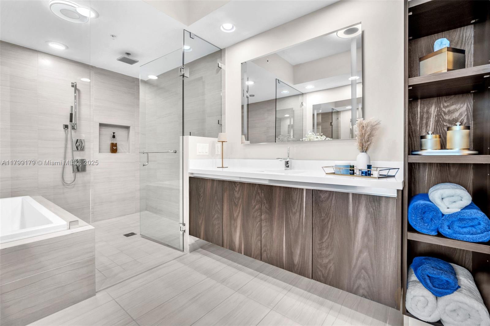 RIVA CONDOMINIUM - Residential