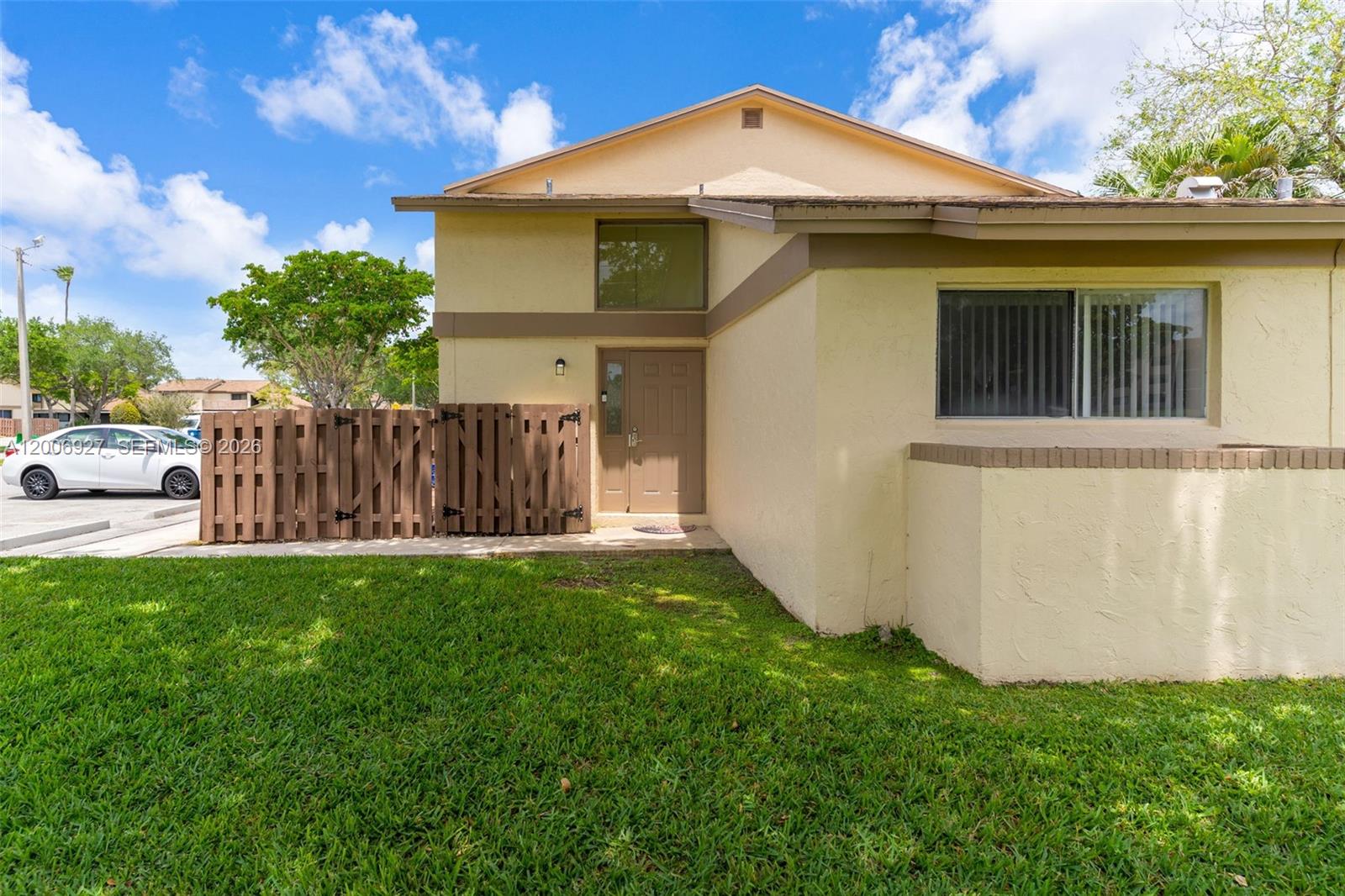 COUNTRY SQUIRE TOWNHOMES - Residential