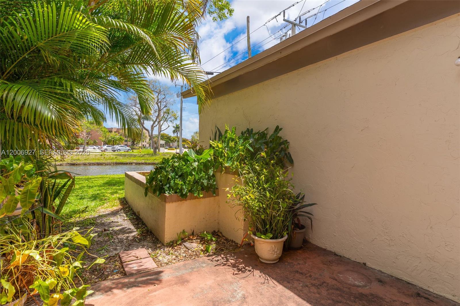 COUNTRY SQUIRE TOWNHOMES - Residential