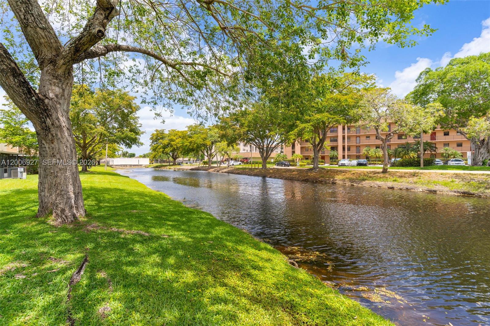 COUNTRY SQUIRE TOWNHOMES - Residential
