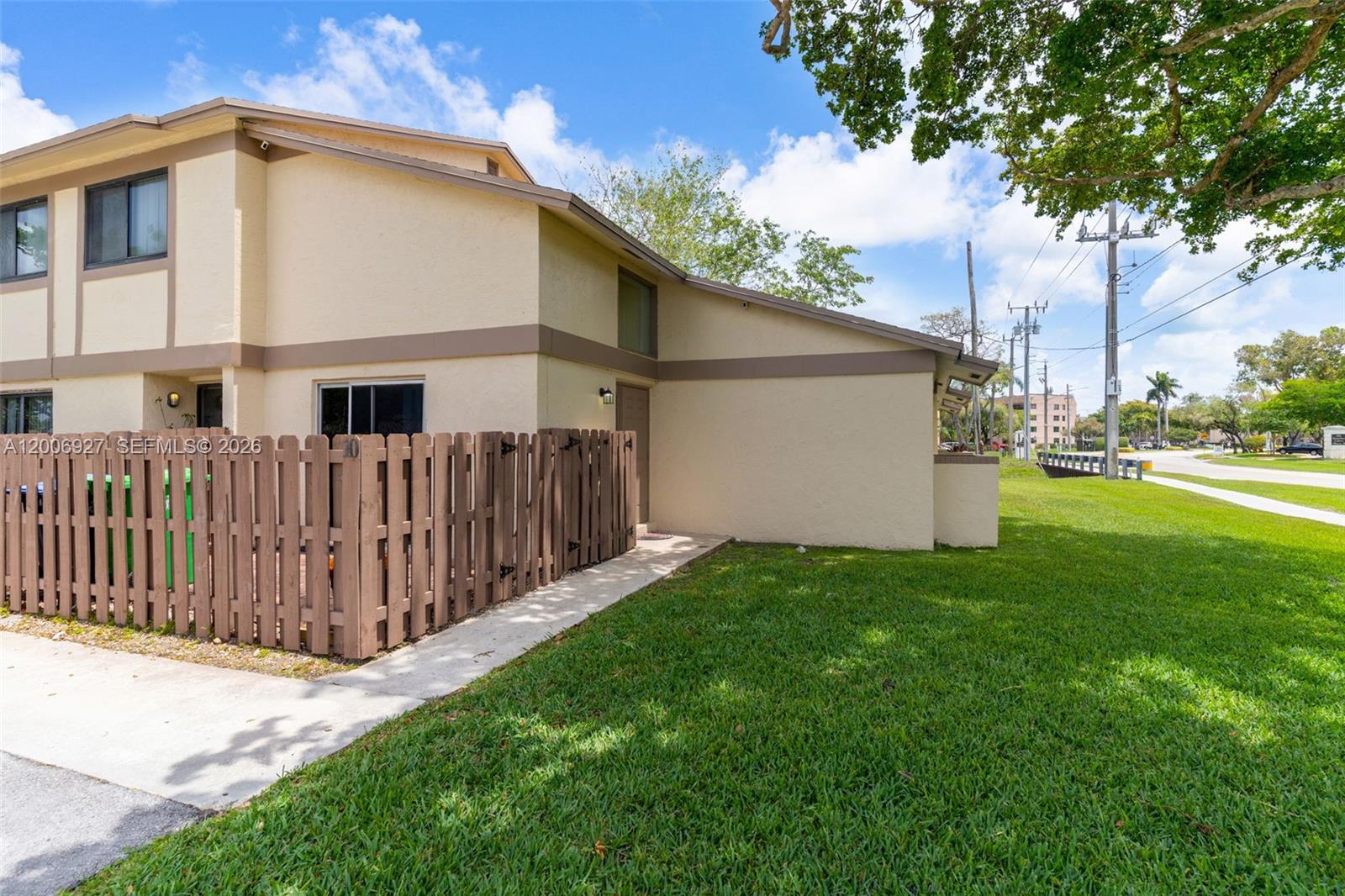 COUNTRY SQUIRE TOWNHOMES - Residential