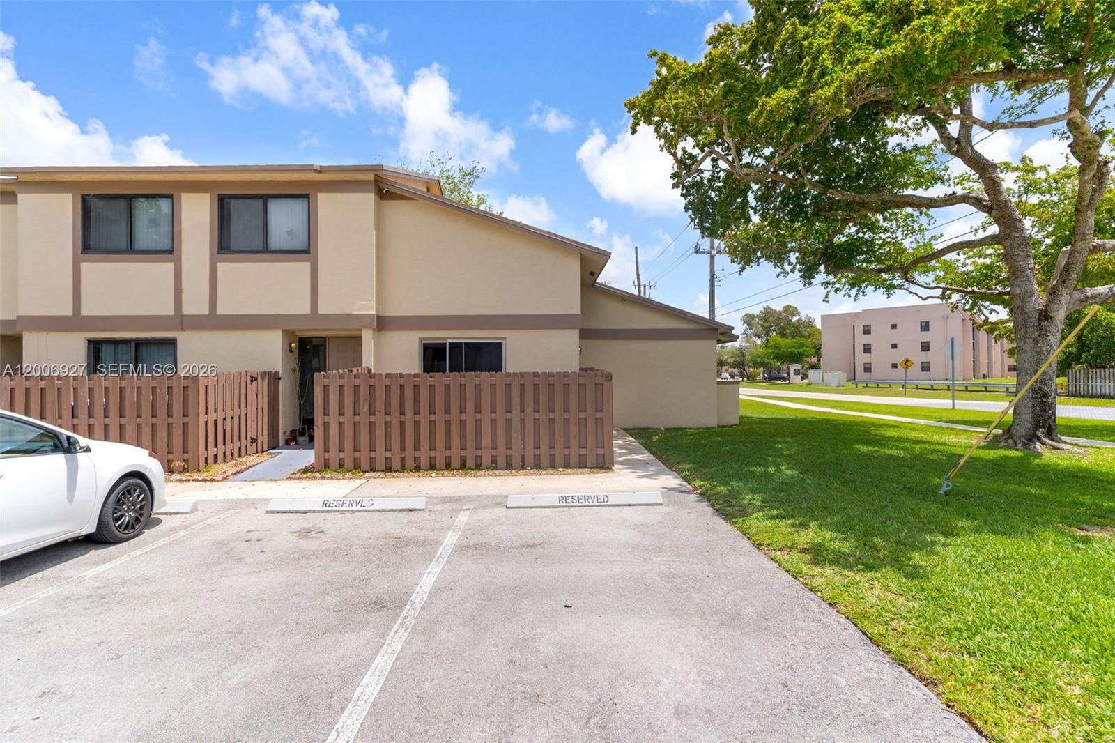 COUNTRY SQUIRE TOWNHOMES - Residential