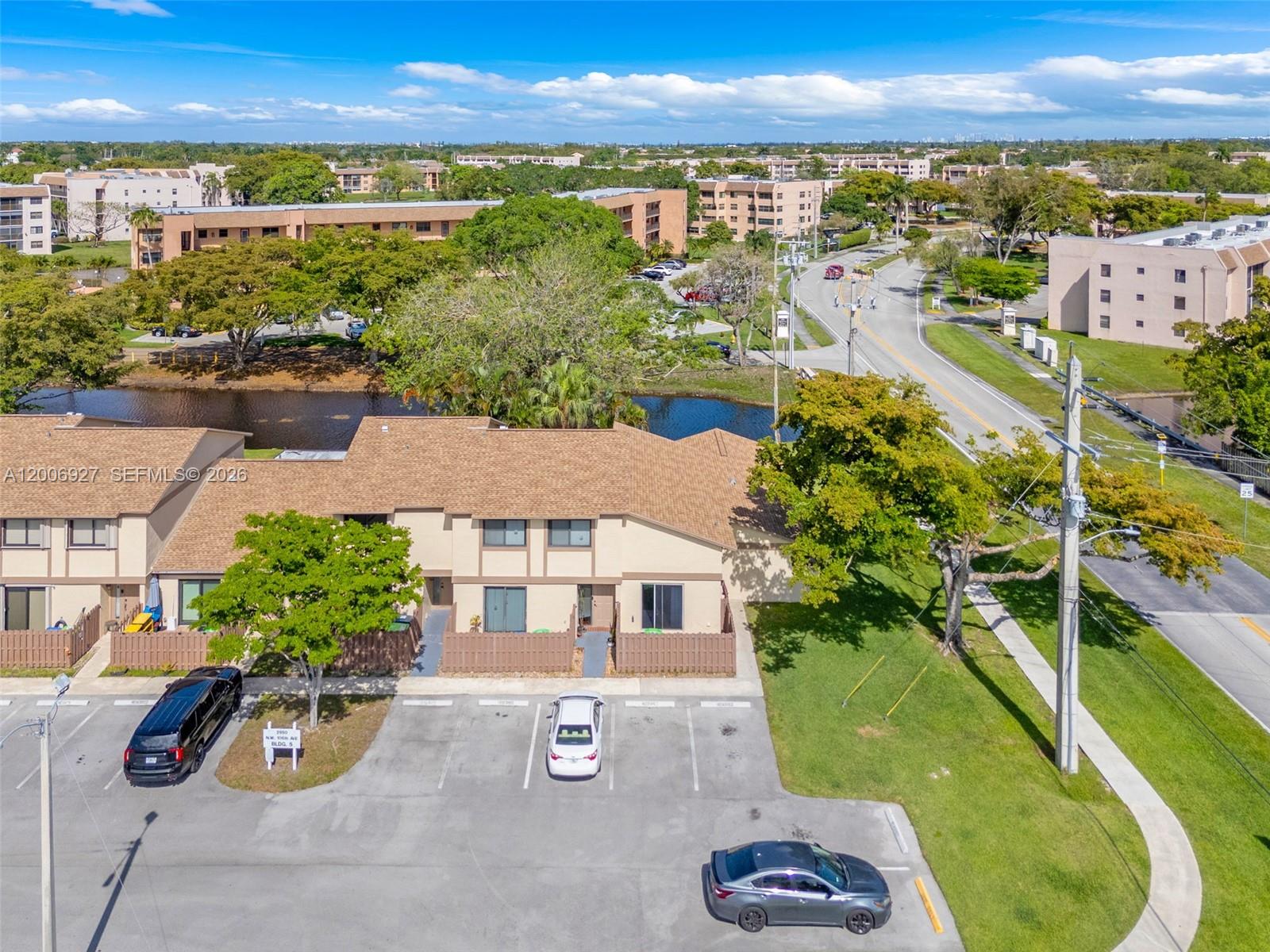 COUNTRY SQUIRE TOWNHOMES - Residential