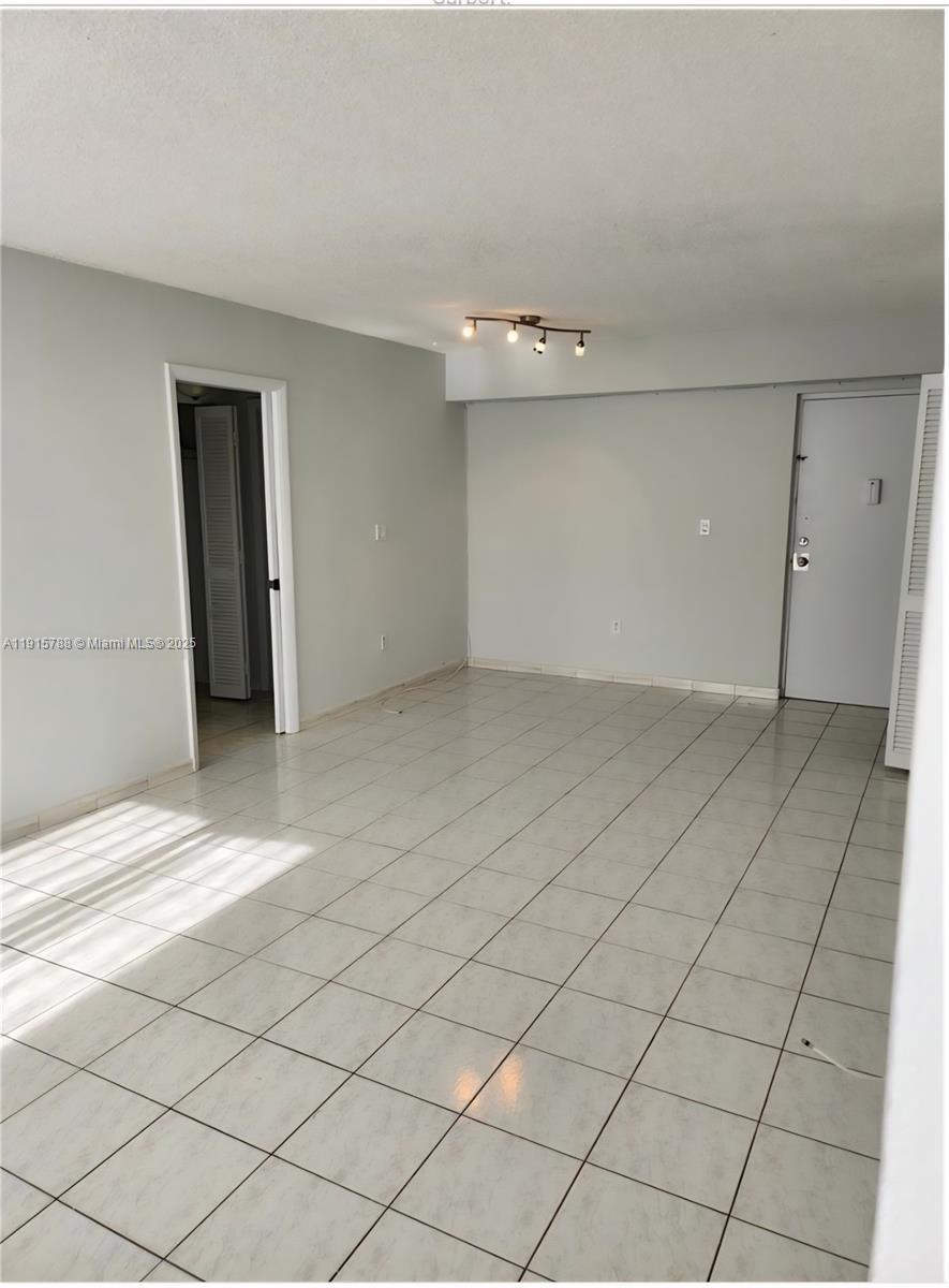 CARIBBEAN BREEZE CONDO - Residential