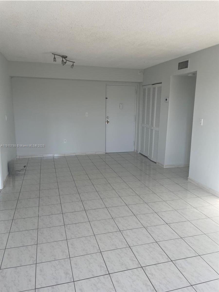 CARIBBEAN BREEZE CONDO - Residential