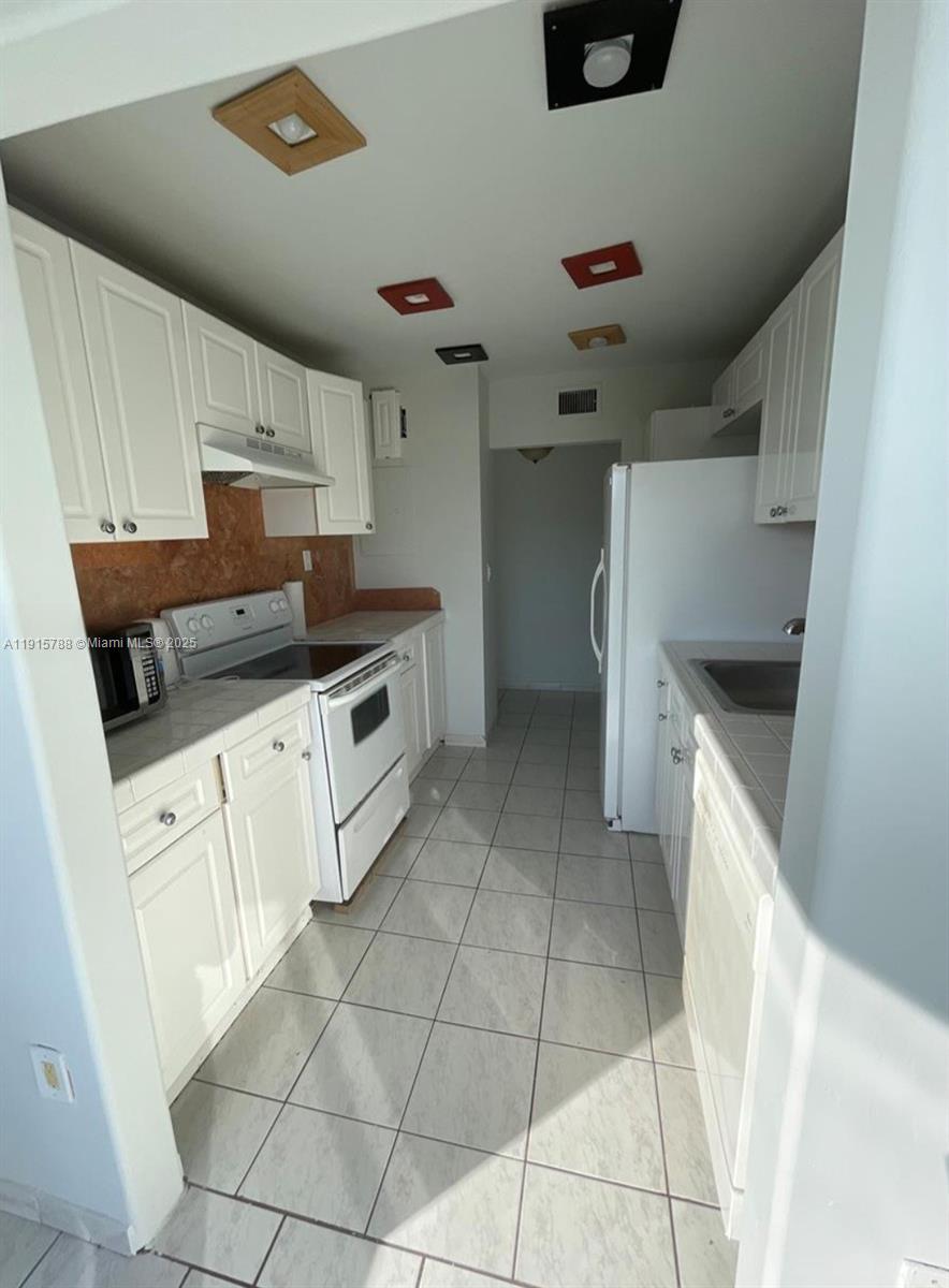 CARIBBEAN BREEZE CONDO - Residential
