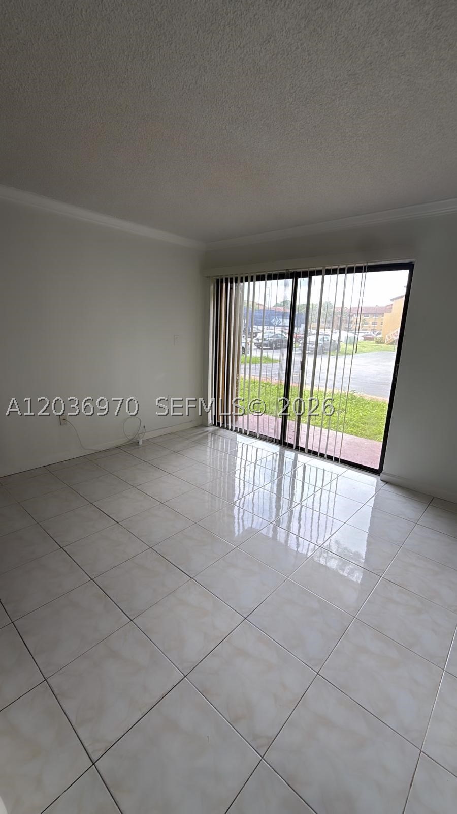 THE COURTS AT KENDALL CON - Residential Lease