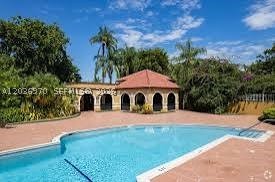 THE COURTS AT KENDALL CON - Residential Lease