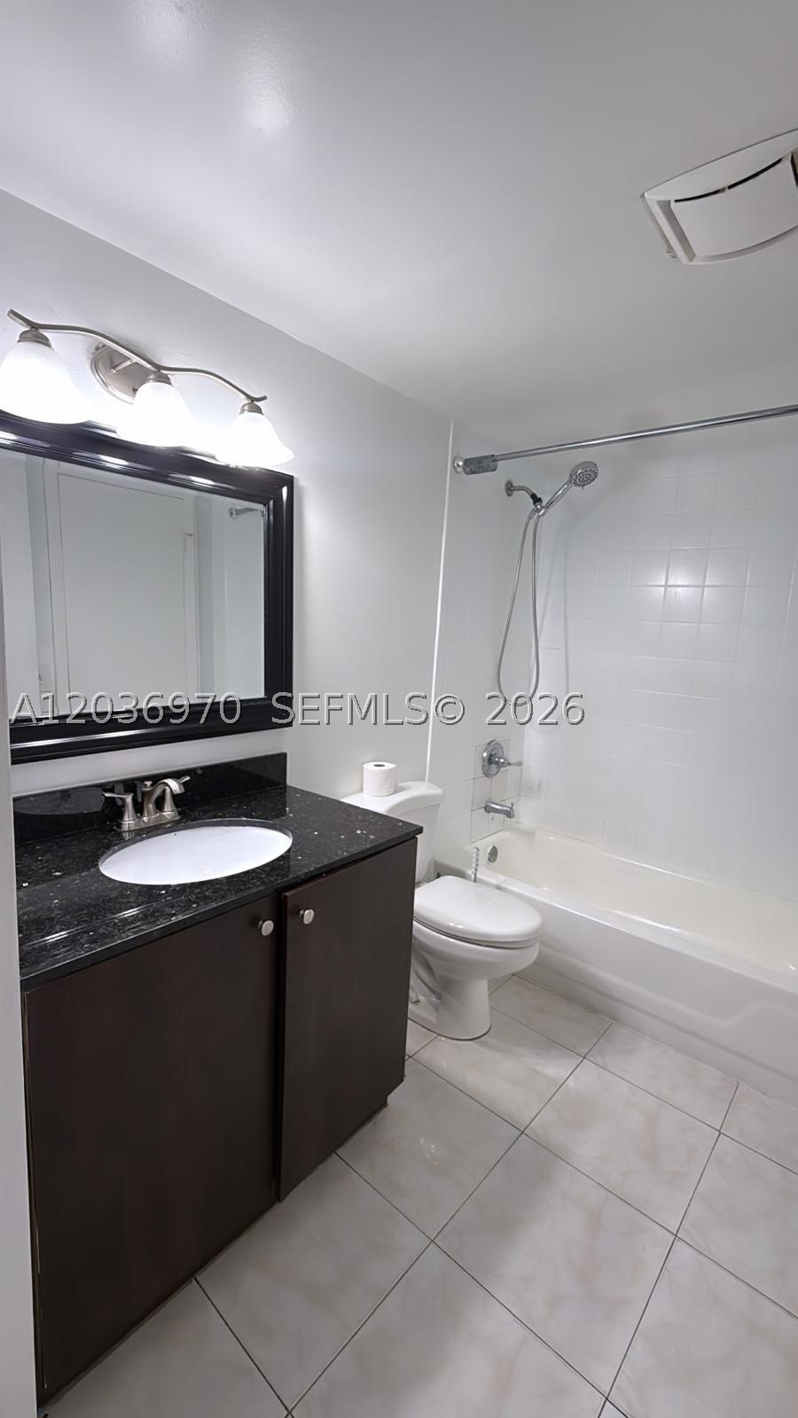 THE COURTS AT KENDALL CON - Residential Lease