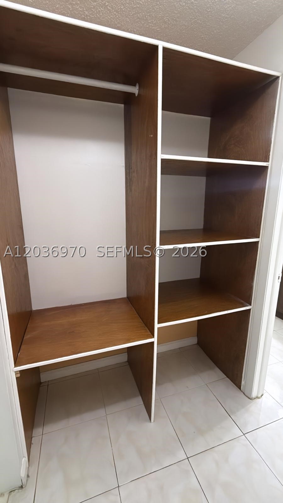 THE COURTS AT KENDALL CON - Residential Lease