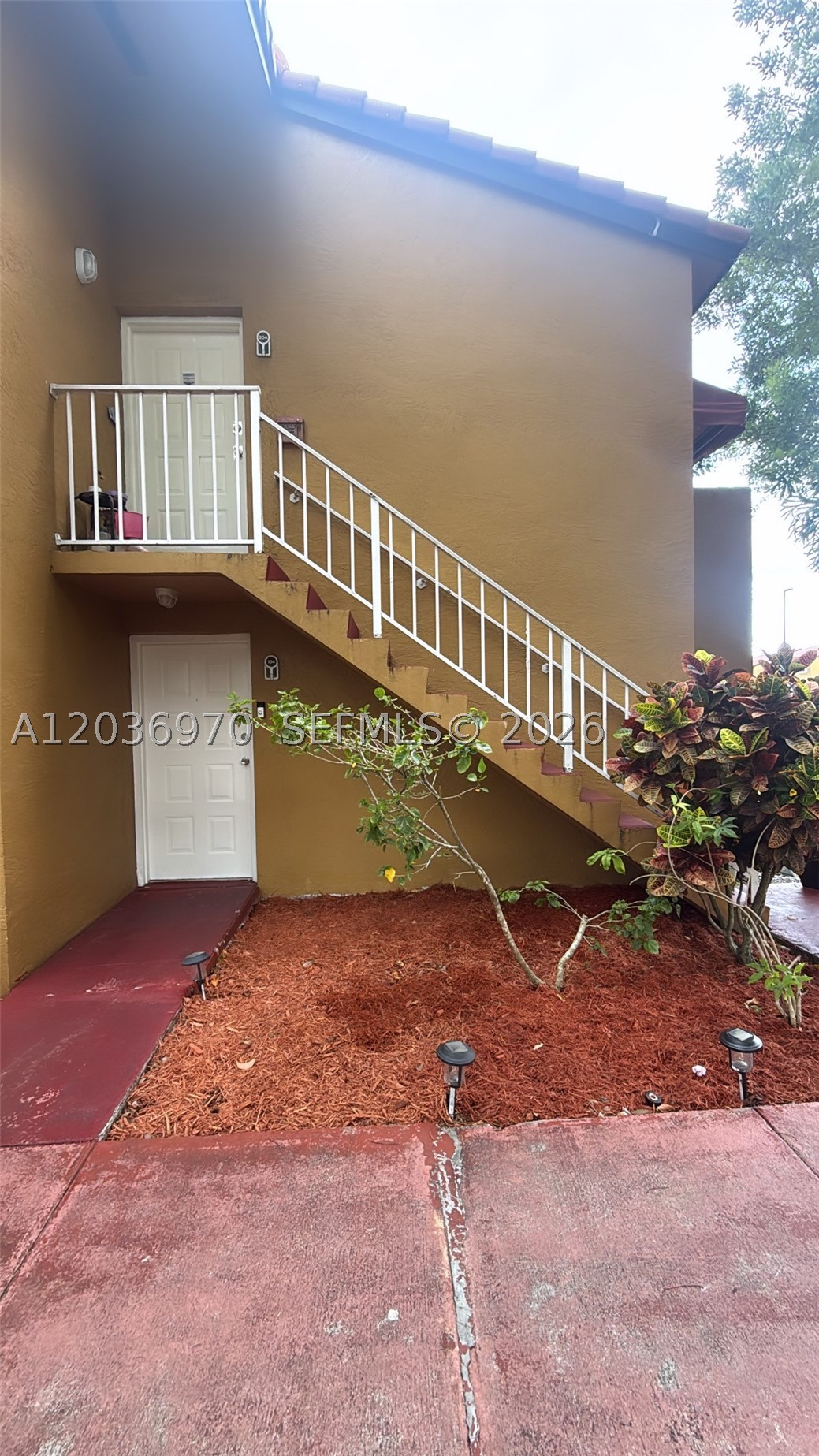 THE COURTS AT KENDALL CON - Residential Lease