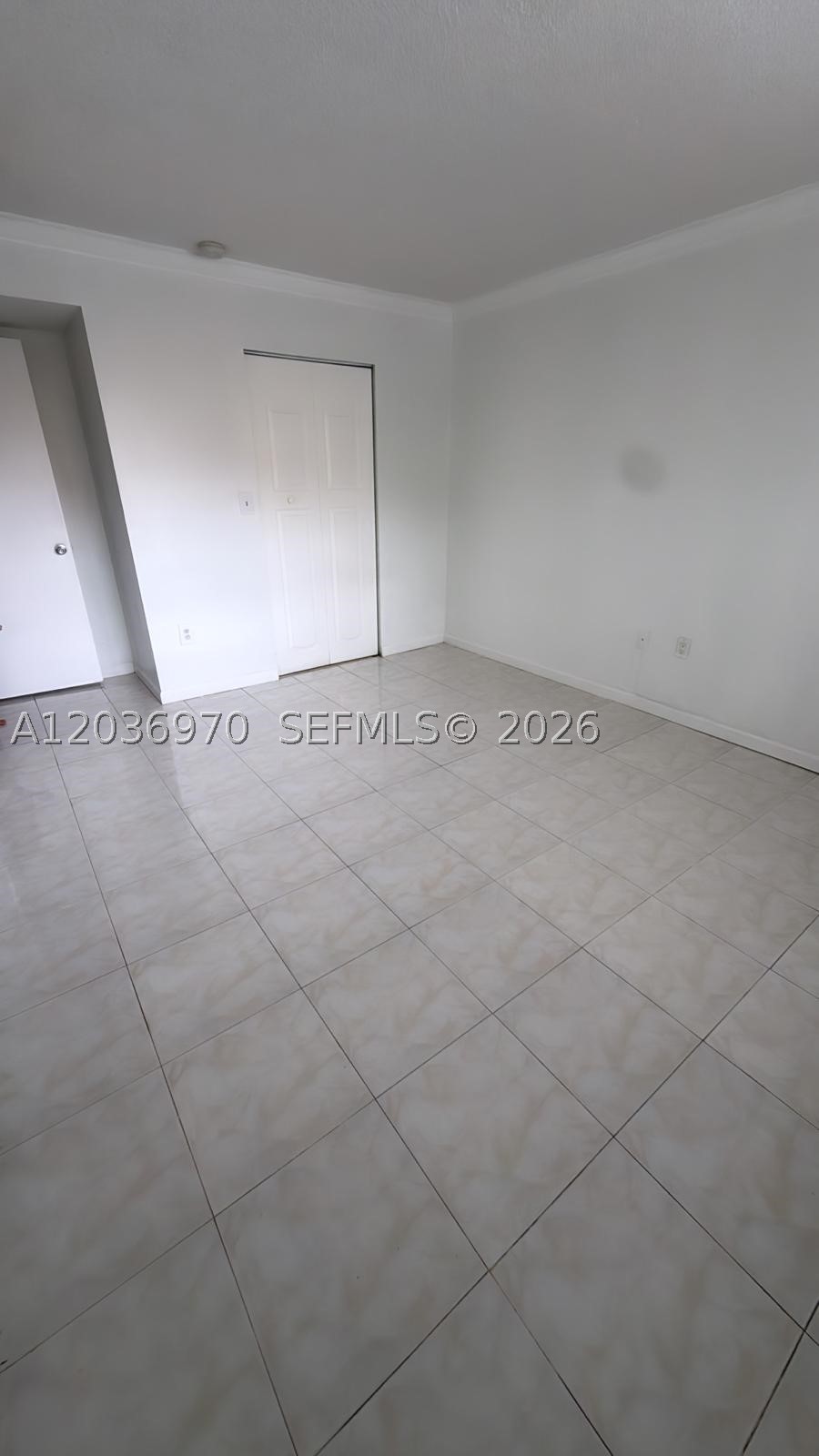THE COURTS AT KENDALL CON - Residential Lease