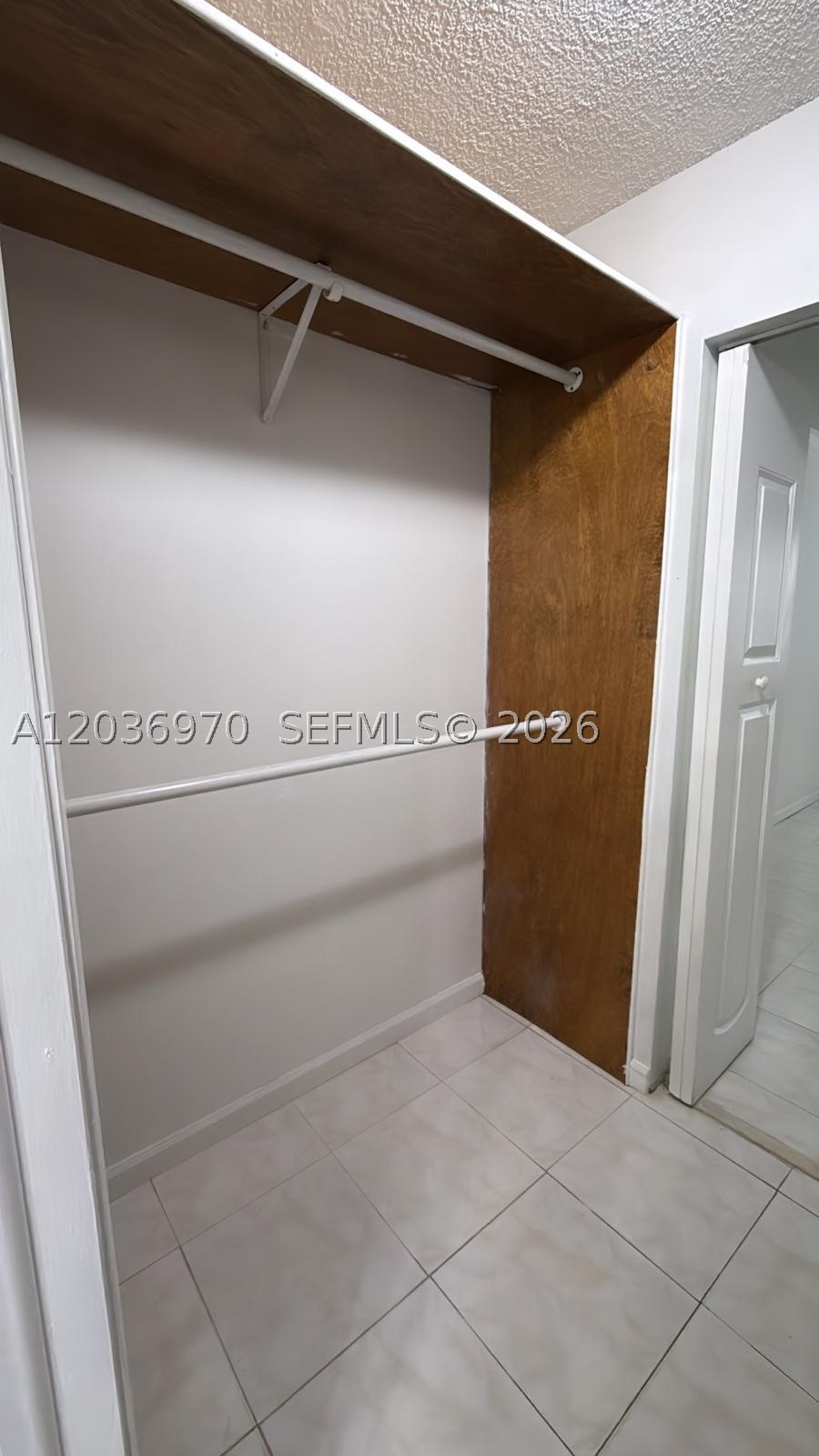 THE COURTS AT KENDALL CON - Residential Lease