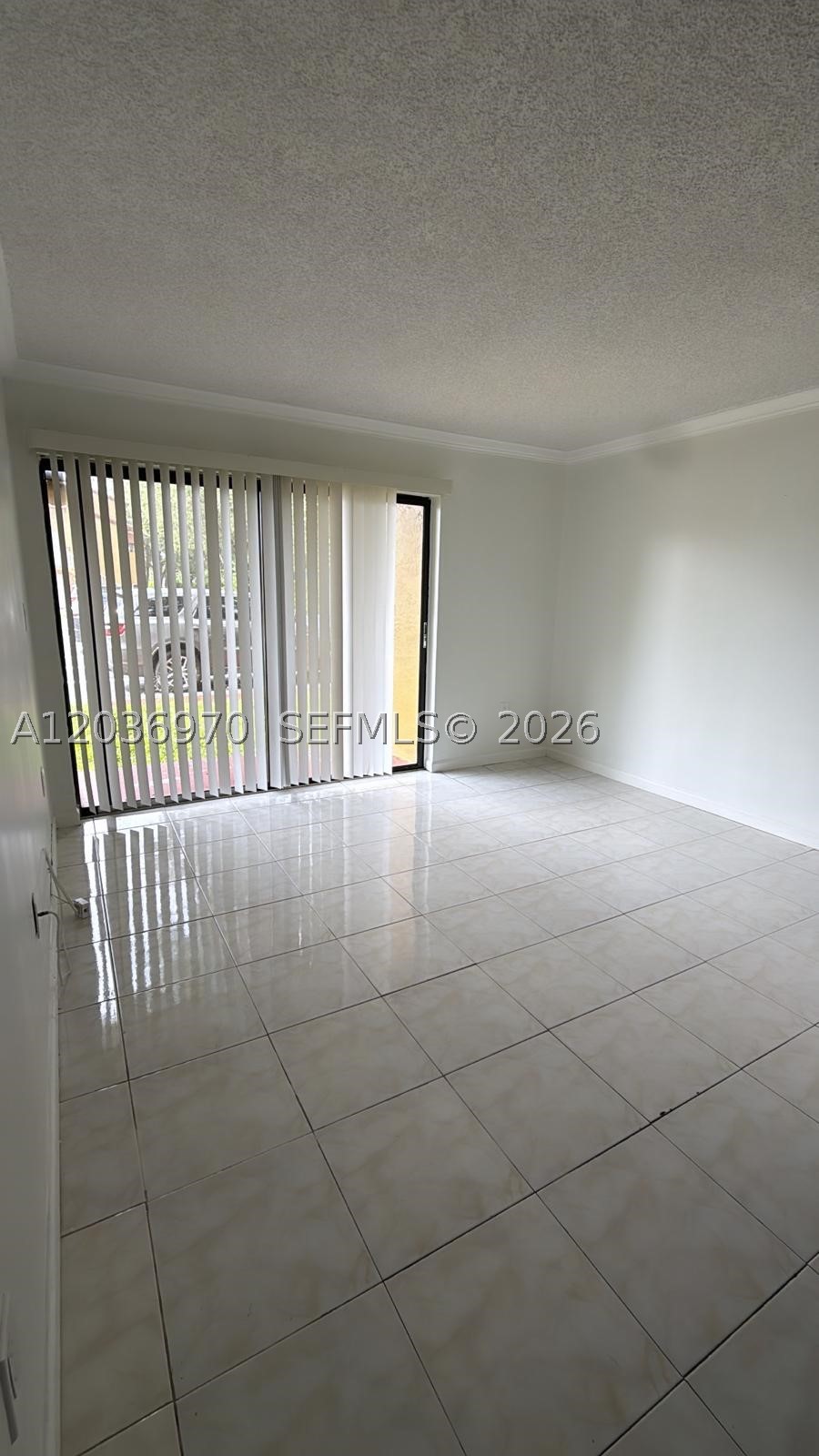 THE COURTS AT KENDALL CON - Residential Lease
