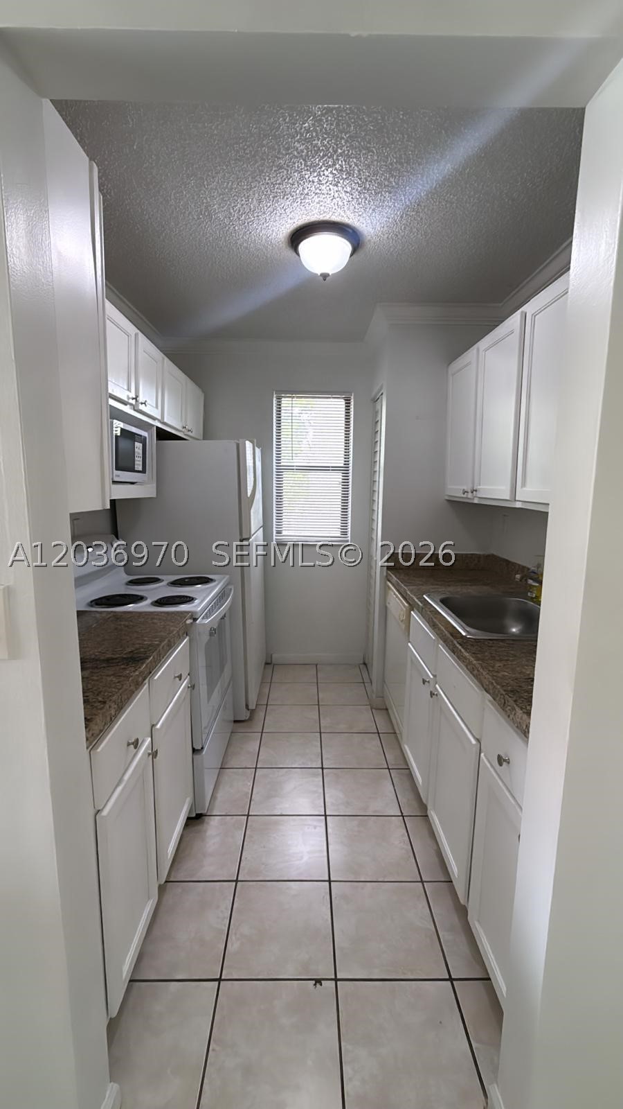 THE COURTS AT KENDALL CON - Residential Lease