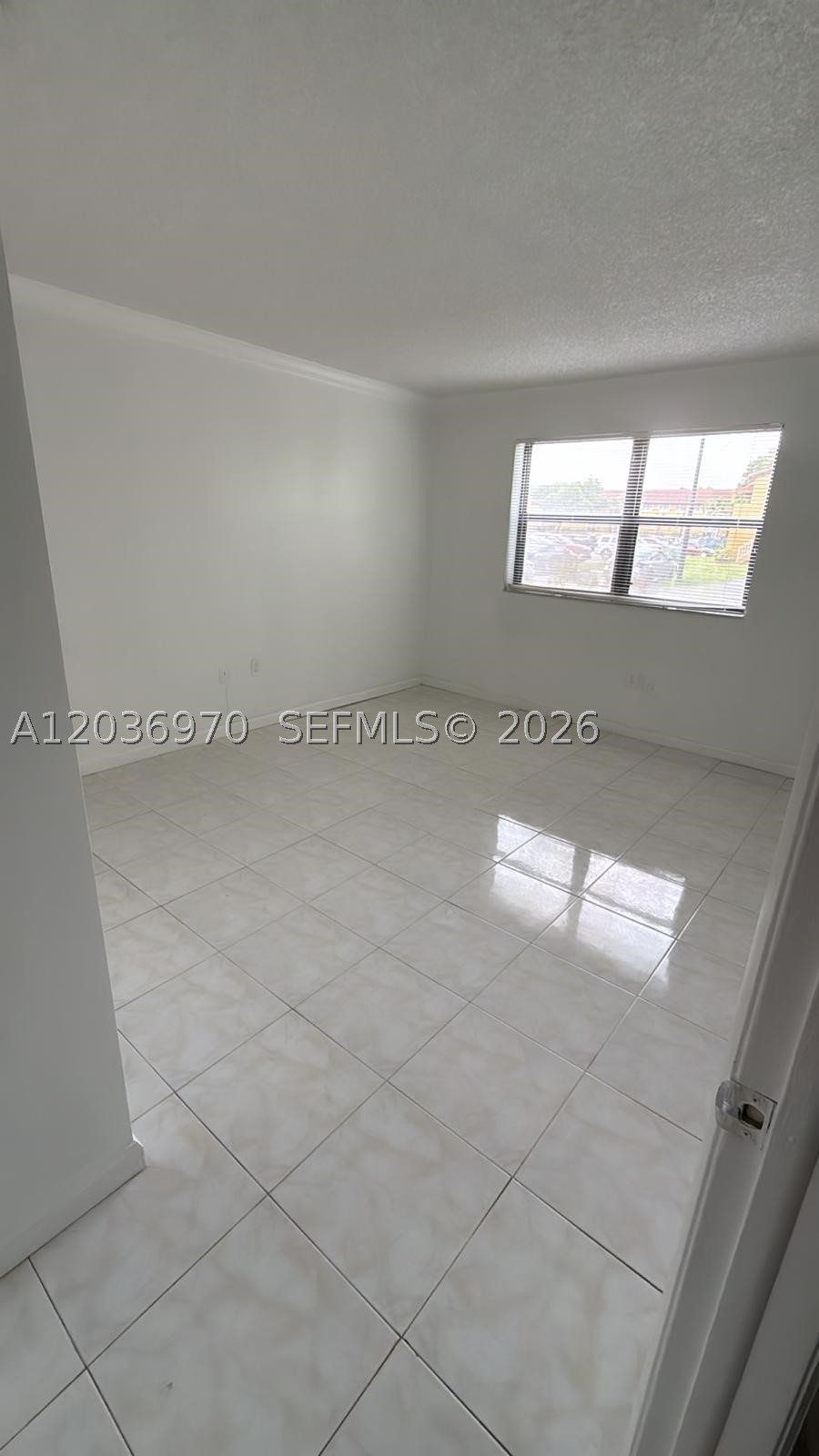 THE COURTS AT KENDALL CON - Residential Lease